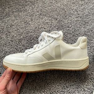 Veja V12 Sneakers